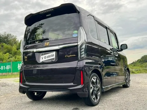Honda N-BOX Custom