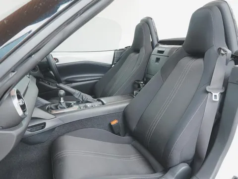 Mazda MX-5 (Roadster)