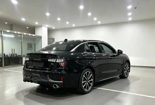 Lynk & Co 03