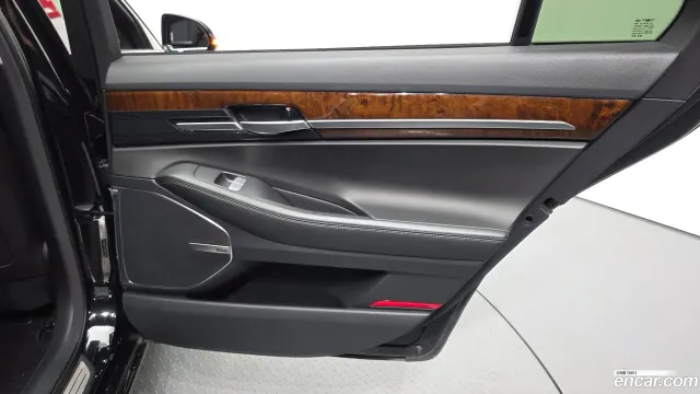 Genesis G90 (EQ900)