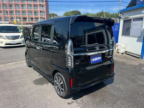 Honda N-BOX Custom