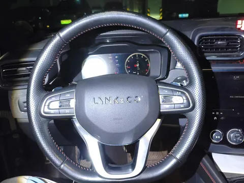 Lynk & Co 03