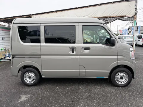 Nissan Clipper Van