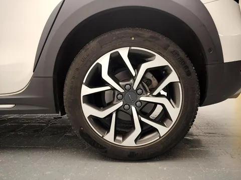 Lynk & Co 02