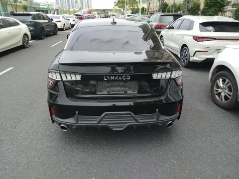 Lynk & Co 03