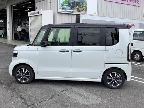 Honda N-BOX Custom