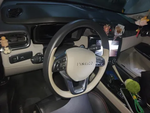 Lynk & Co 02