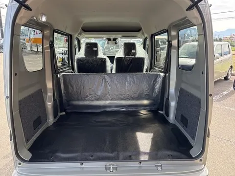 Nissan Clipper Van