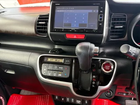 Honda N-BOX Slash