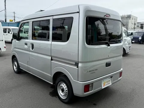 Mitsubishi Minicab Van
