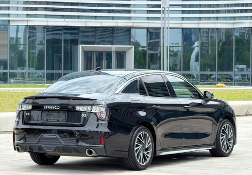 Lynk & Co 03
