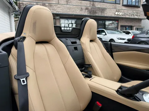 Mazda MX-5 (Roadster)