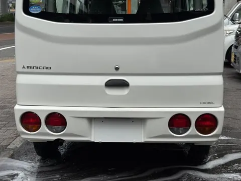 Mitsubishi Minicab Van