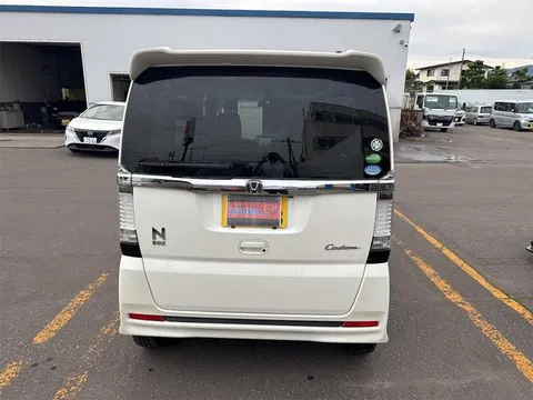 Honda N-BOX Custom
