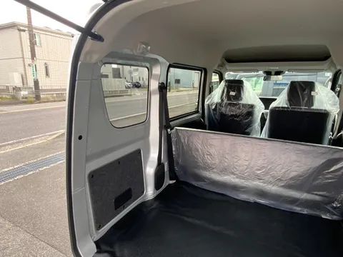 Nissan Clipper Van