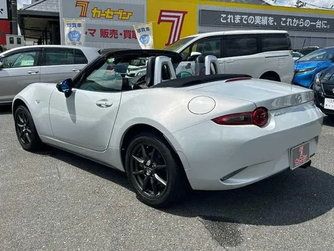 Mazda MX-5 (Roadster)