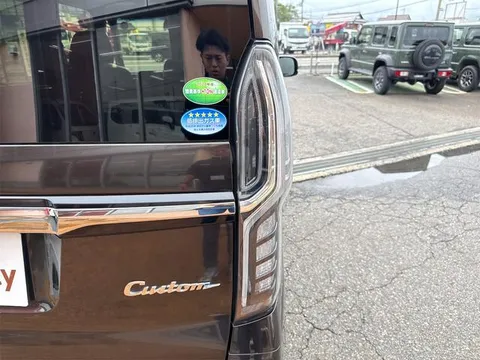 Honda N-BOX Custom