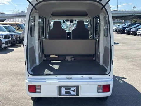 Nissan Clipper Van