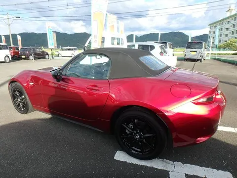 Mazda MX-5 (Roadster)