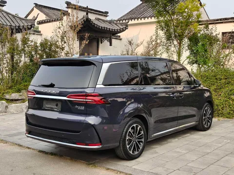 Roewe iMAX8