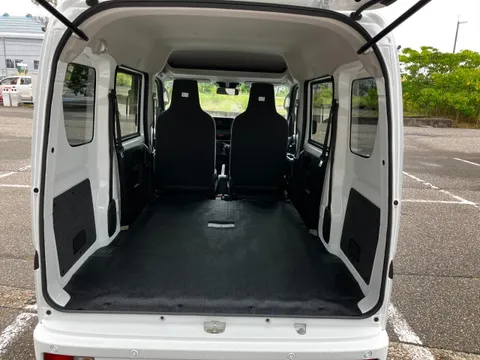 Nissan Clipper Van