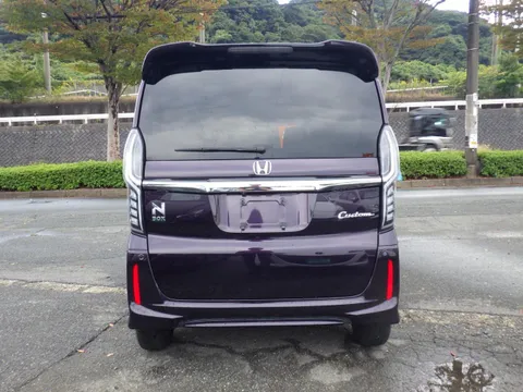 Honda N-BOX Custom