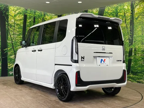 Honda N-BOX Custom
