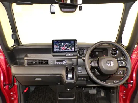 Honda N-BOX Custom