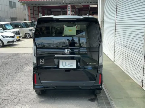 Honda N-BOX Custom