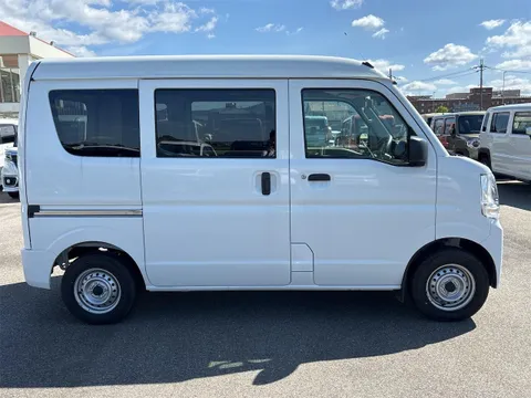 Nissan Clipper Van