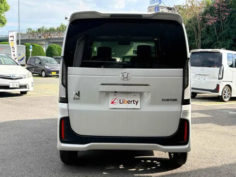 Honda N-BOX Custom