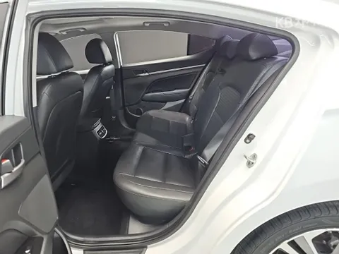 Hyundai Elantra (Avante)