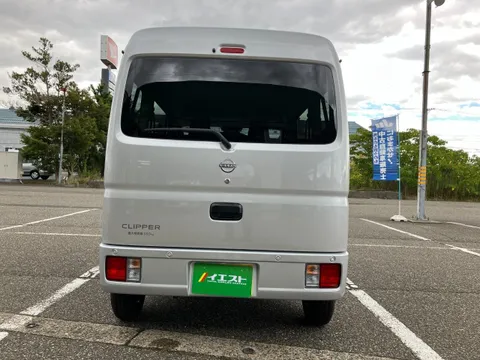 Nissan Clipper Van
