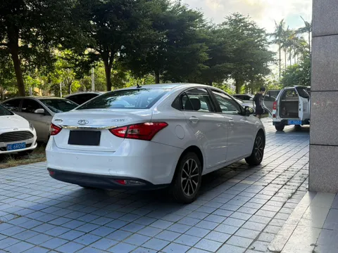 Chery Arrizo 5