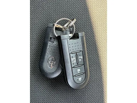 Toyota Pixis Mega