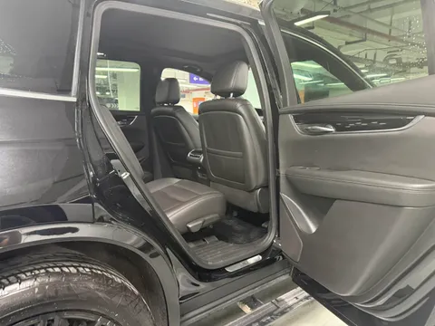 Cadillac XT6