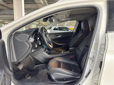 Mercedes-Benz Mercedes-Benz GLA