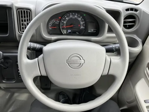 Nissan Clipper Van