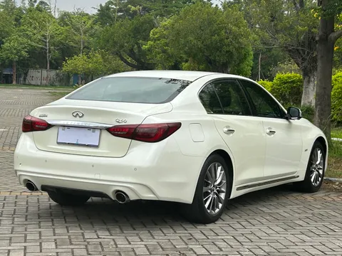 Infiniti Q50L