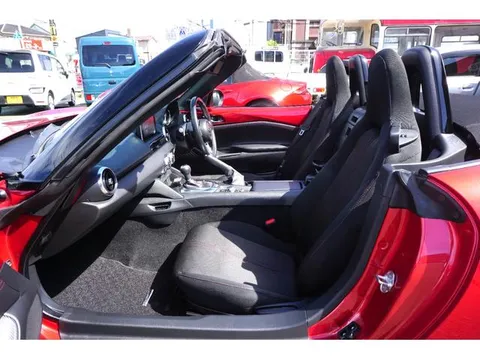 Mazda MX-5 (Roadster)