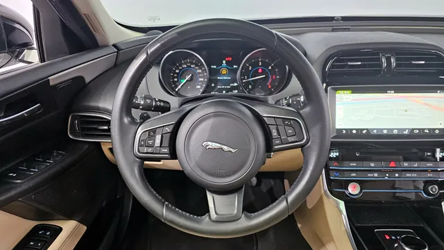 Jaguar XE