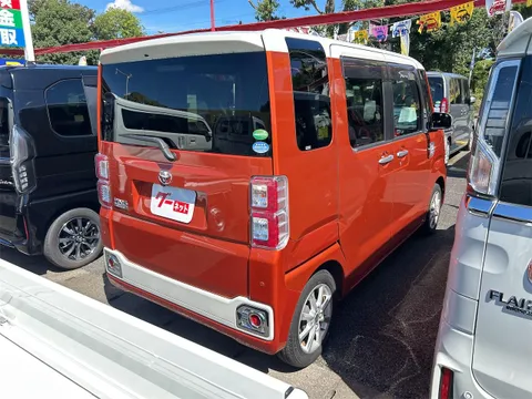 Toyota Pixis Mega