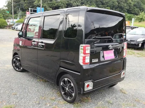 Toyota Pixis Mega