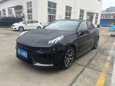 Lynk & Co 03