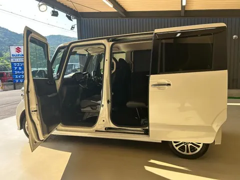Honda N-BOX Plus Custom