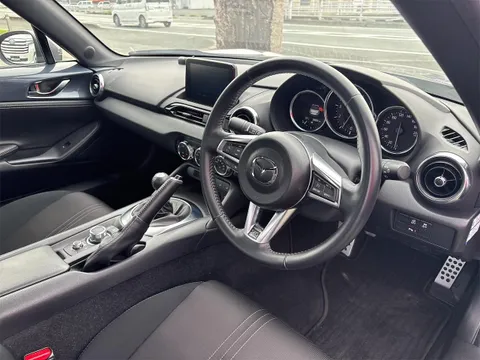 Mazda MX-5 (Roadster)