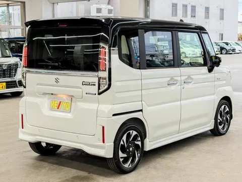 Suzuki Spacia