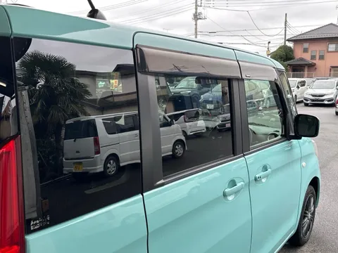 Suzuki Spacia