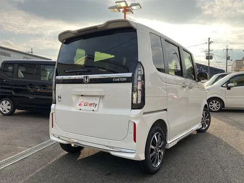 Honda N-BOX Custom