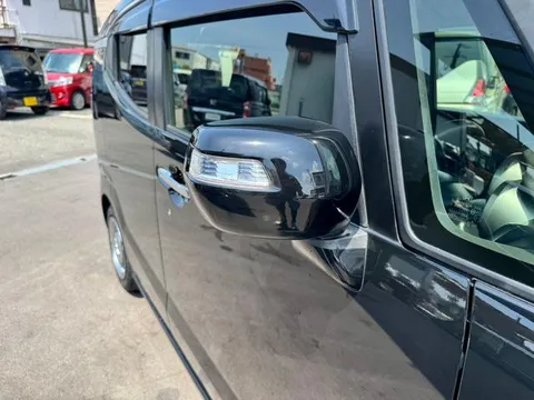 Honda N-BOX Slash